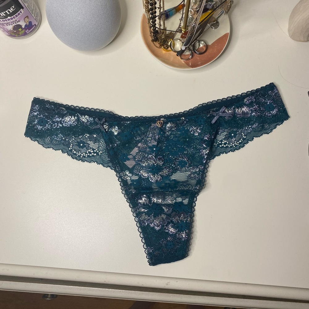 NWT Victoria’s Secret Lace Thong